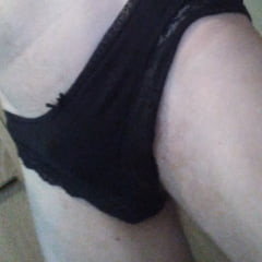 穿着黑色内裤的我