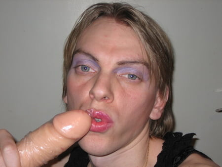 Ich bin eine Schlampe, wichs auf mich und spritz auf mich!