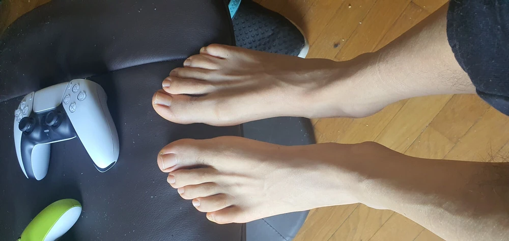 Feet 