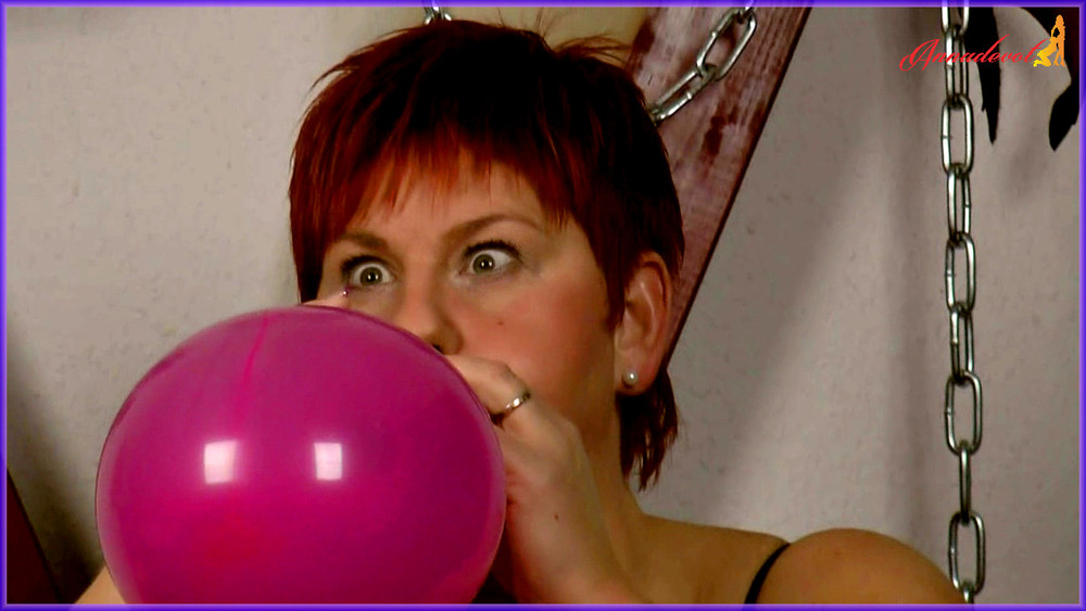 Annadevot - balloon games in boots