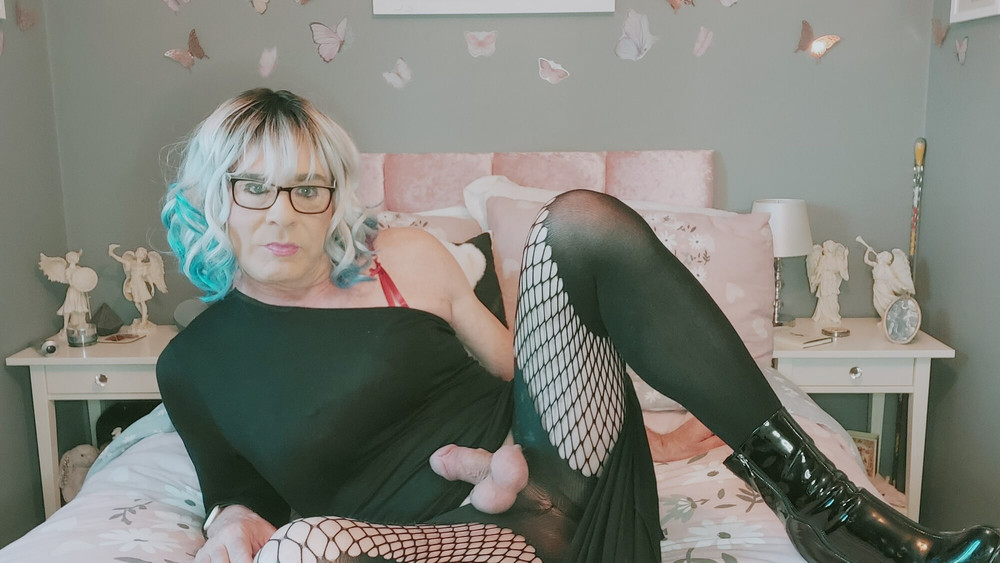 crossdressed Juniper Beri UK #21