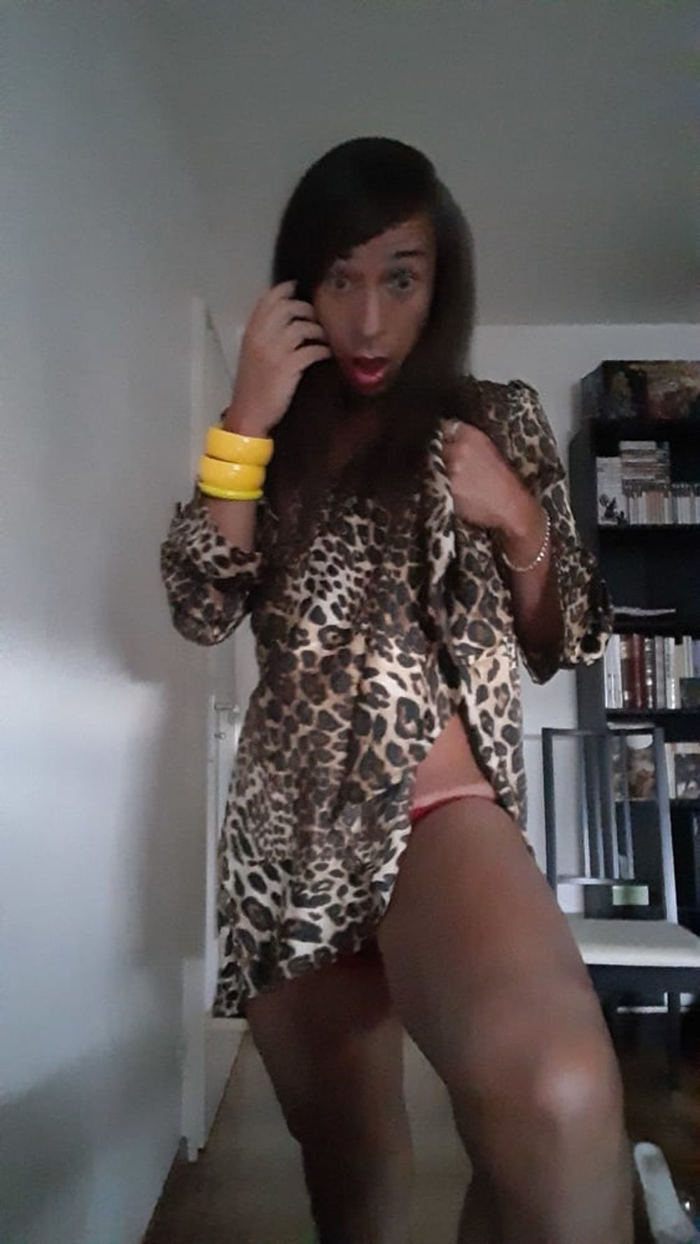 Sissy Tygra in leopard dress on 2019 octobre. #31