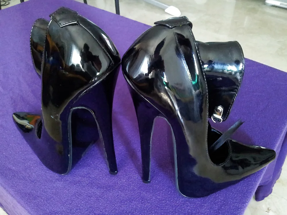 7 Inch Heels (19 cm)