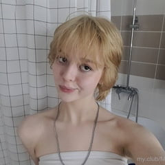 Chloe Free Photos