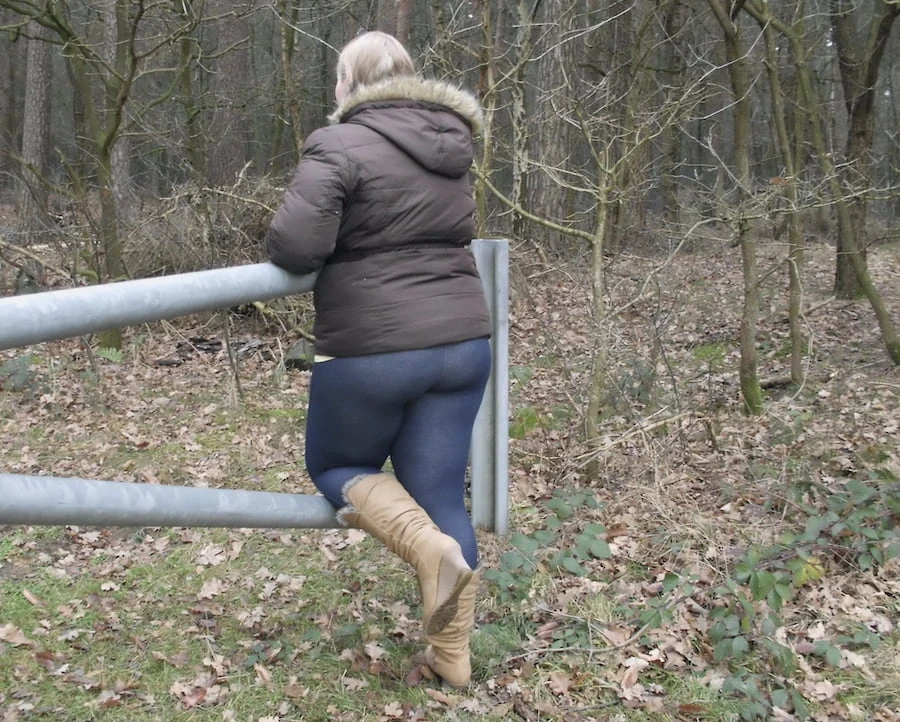 Deutsches Teen zieht sich im Wald aus  #16