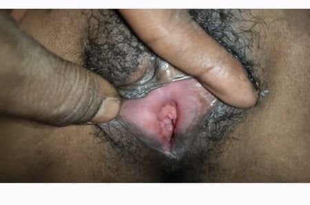 Indian Desi girl masturbation and put a finger her pussy 