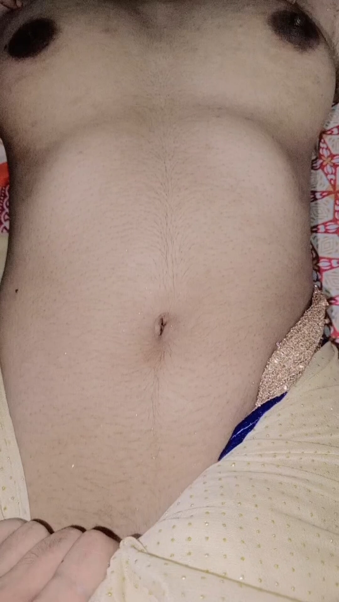Curvy Desi Saree Girl – Juicy Boobs & Sexy Belly Button