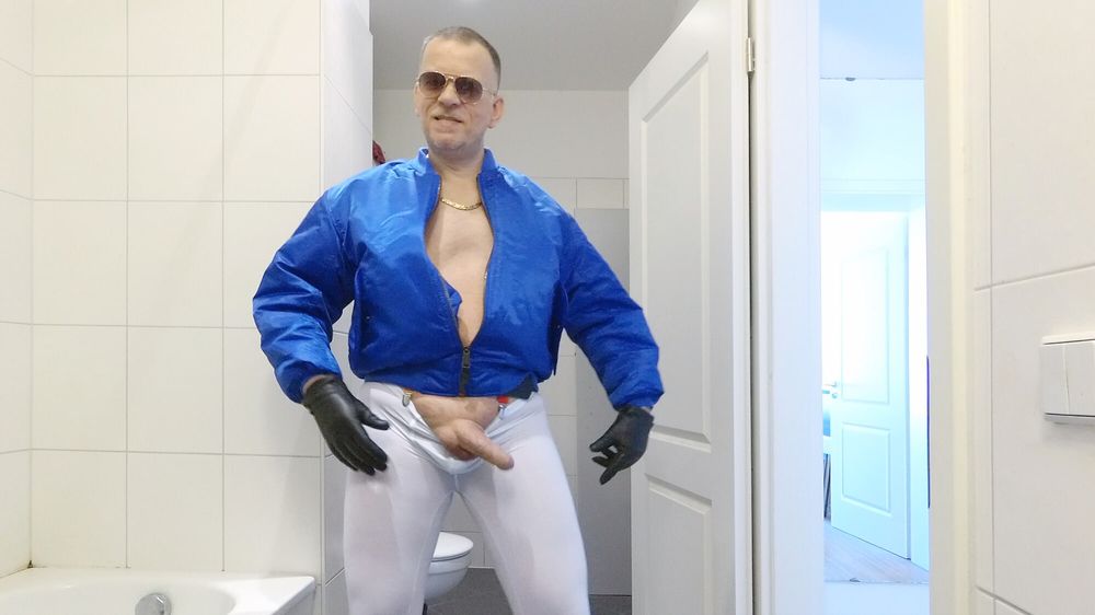 The Lycra Hunk 9 (Cumshots XL)