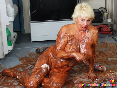 mature blonde dana hayes wet and messy with ice cream         