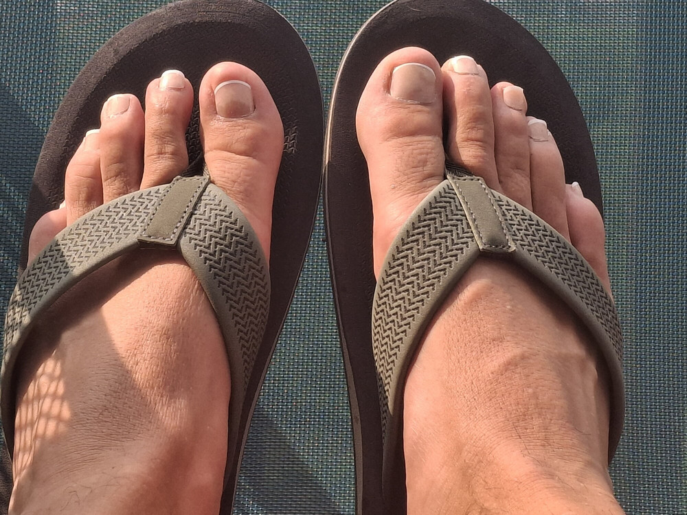 Flip flop feet and French pedicure #6