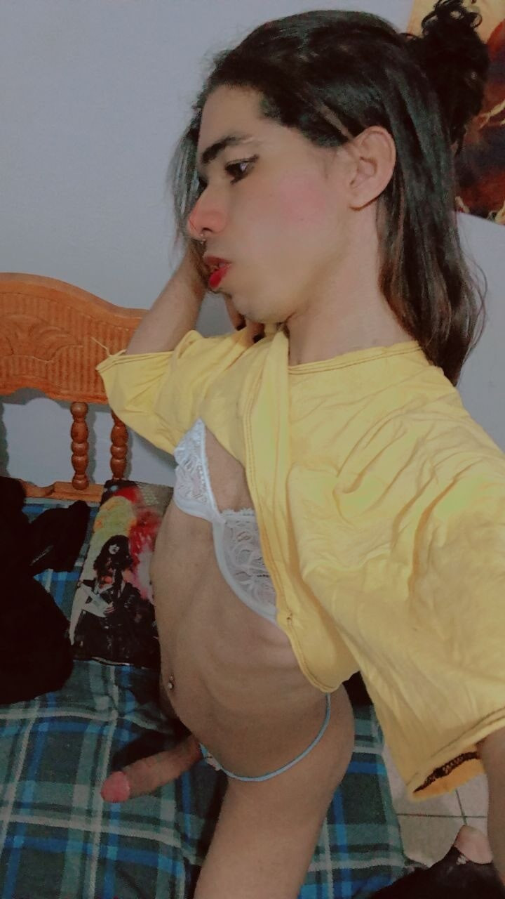 Sou uma mulher trans puta de pica dura na roupa feminina  #11