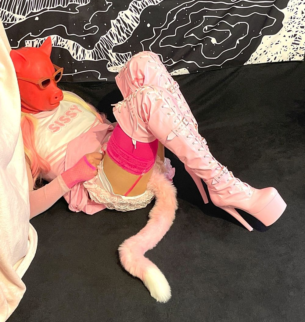 Sissy presenting her stretched ass-pussy #5