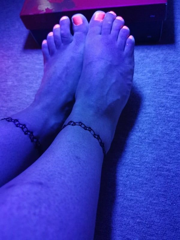 Sexy CD Feet On High Heels Posing In Neon Light #28