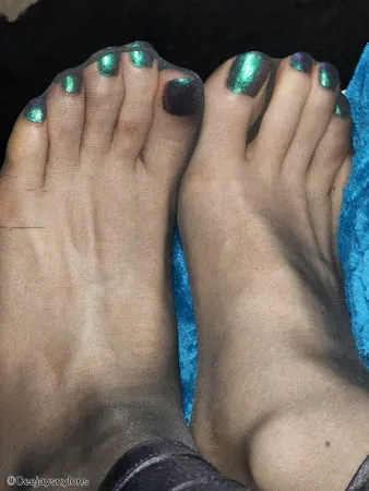 big sexy feet in black nylons           