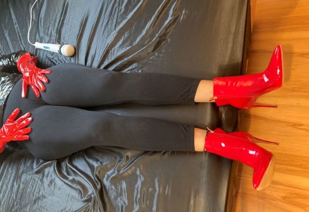 Red Ankle Boots, Black Leggings