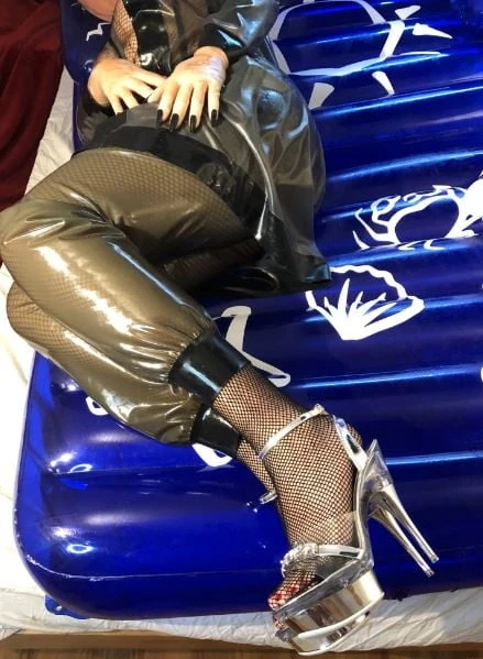 Latex masturbation on inflatable Bed #38