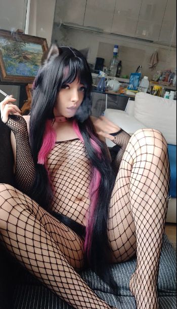 Succubus Babe smoking in fishnets