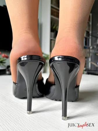 pantyhose feet in heeled mules         