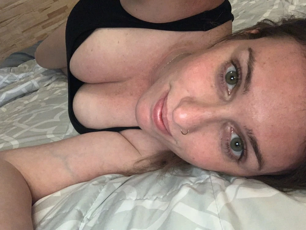 Sandra home alone hot pics #20