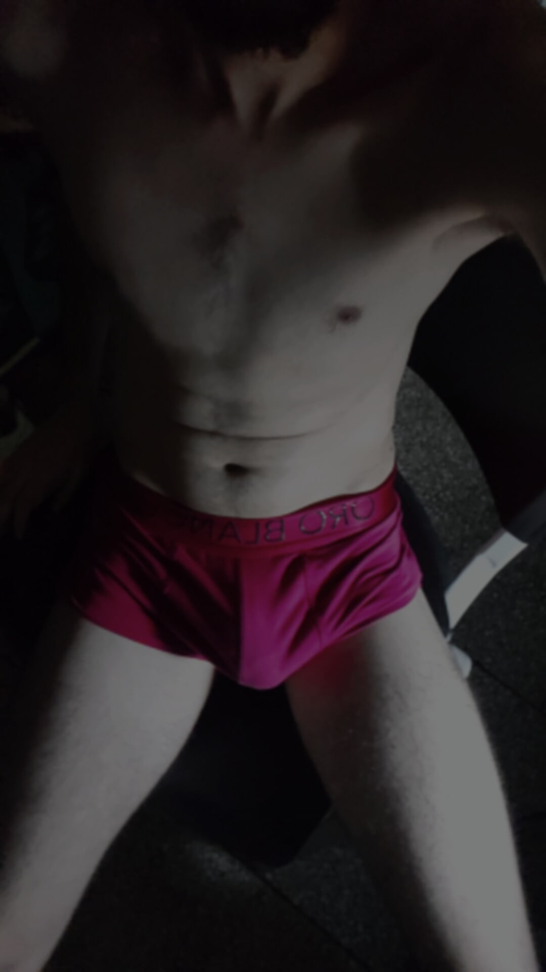 Dark mode & red boxer