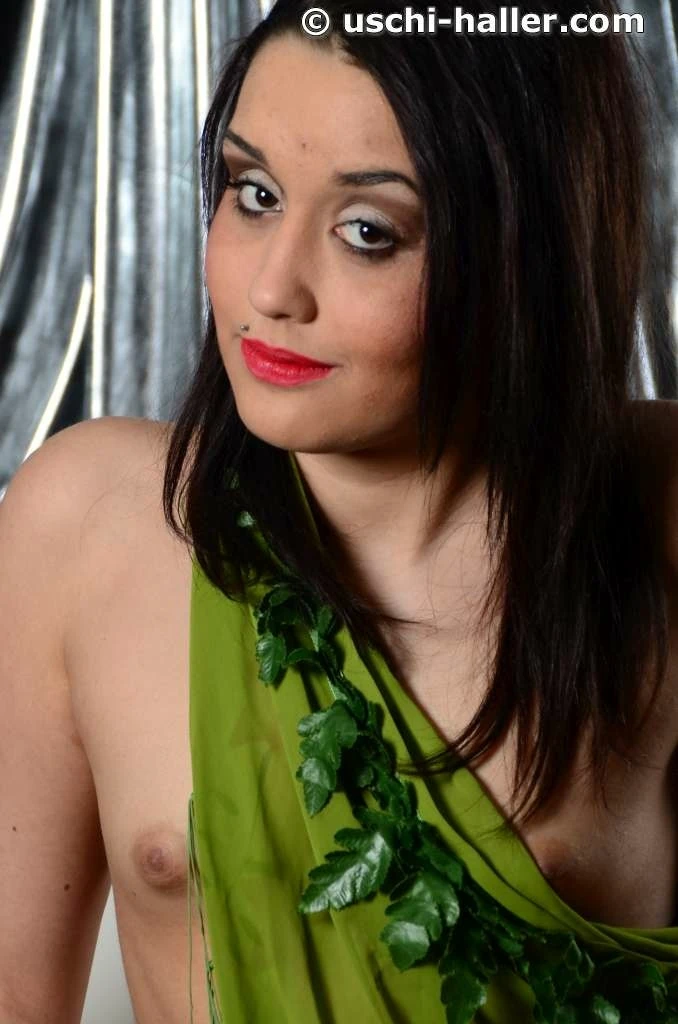 Photo shooting with turkish born Jasmin Babe in a pink dress #6