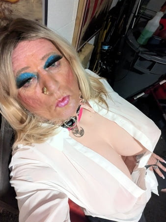 Slutty bimbo 