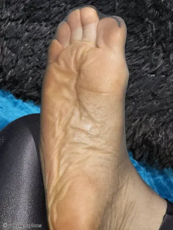 big sexy feet in black nylons           