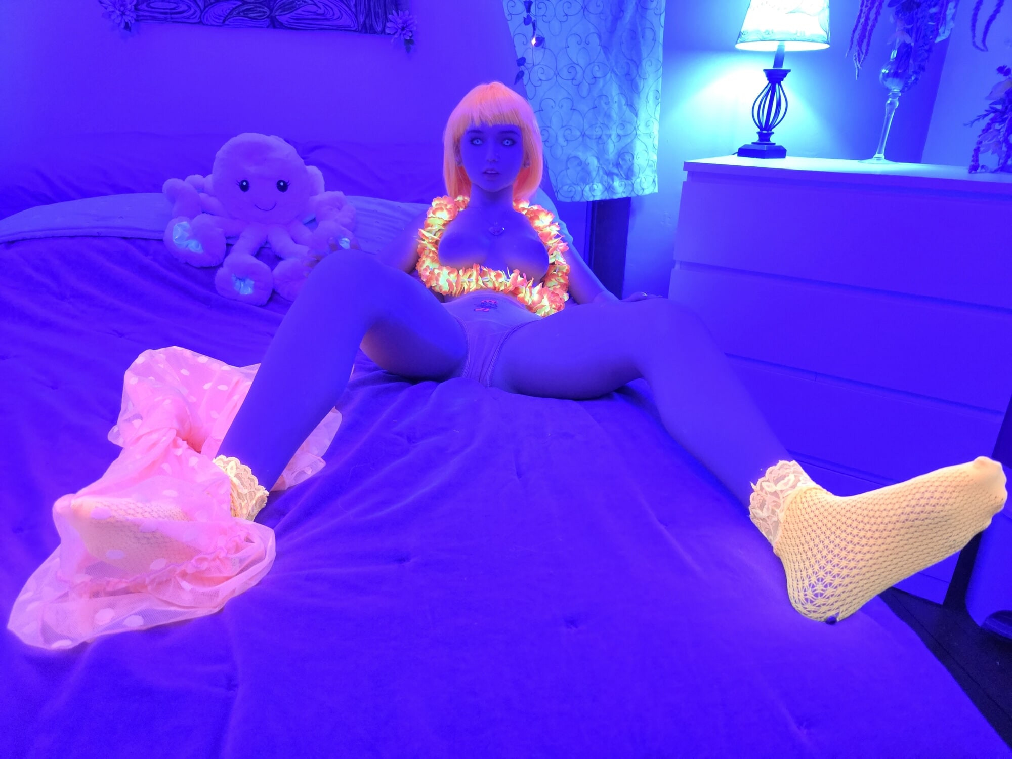 Amber's Blacklight! #37