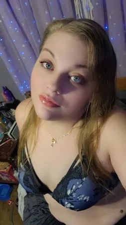 bbw playing in sexy blue lingerie and fishnets         