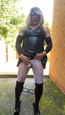 amateur crossdresser kellycd     sexy milf in black boots         