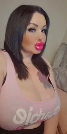 onlyfans webcam busty babe miamilf         