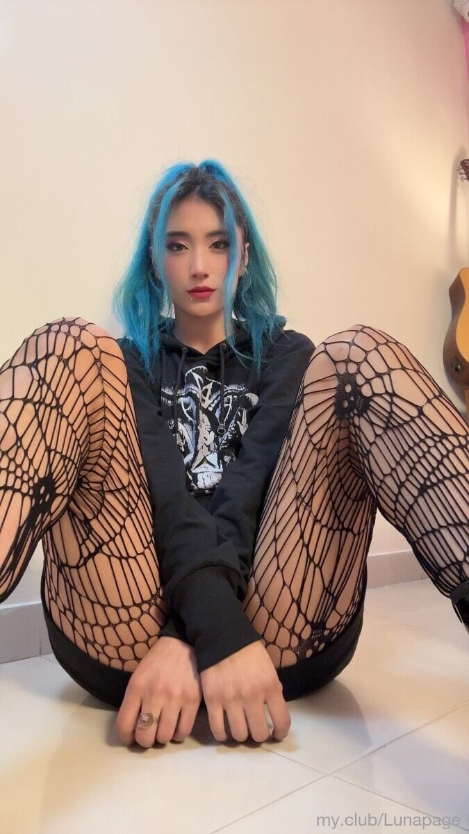 Luna Page Free Photos #3