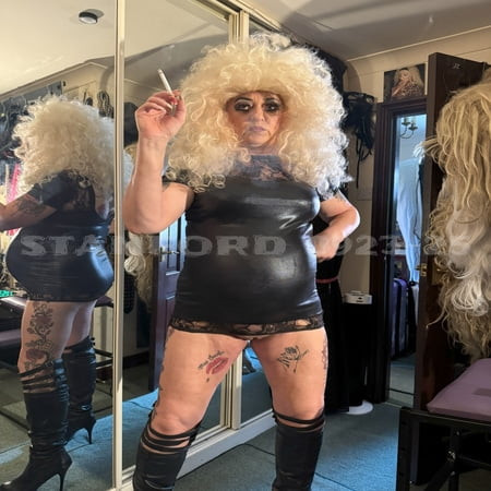 SMOKING SLUT -THAT’S ME PT 1
