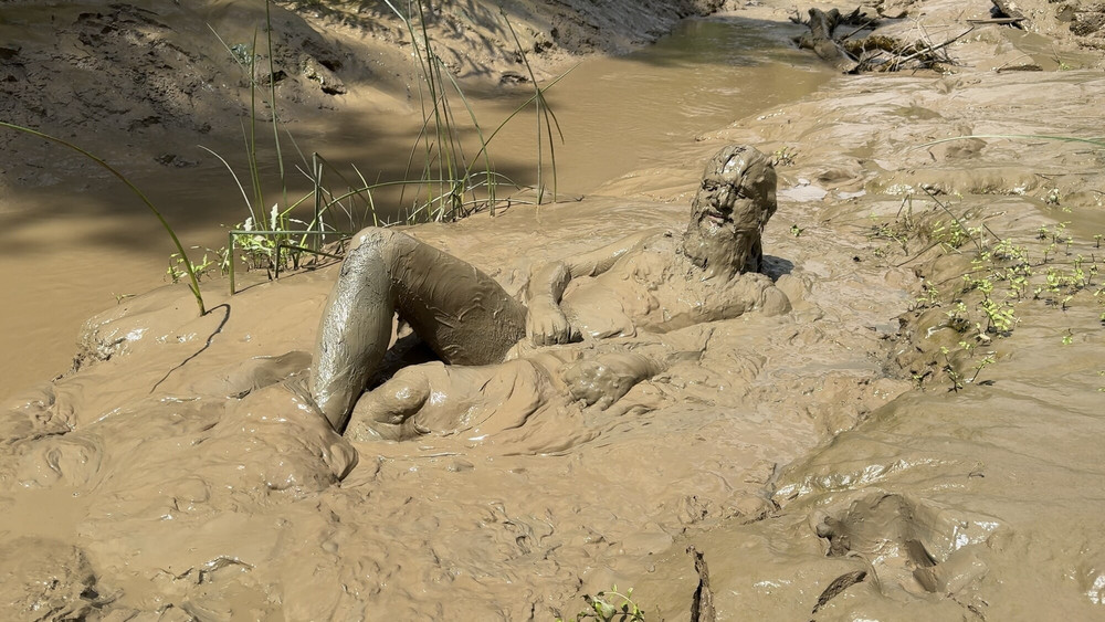 SHOT - MUD PIG IN HEAT #18