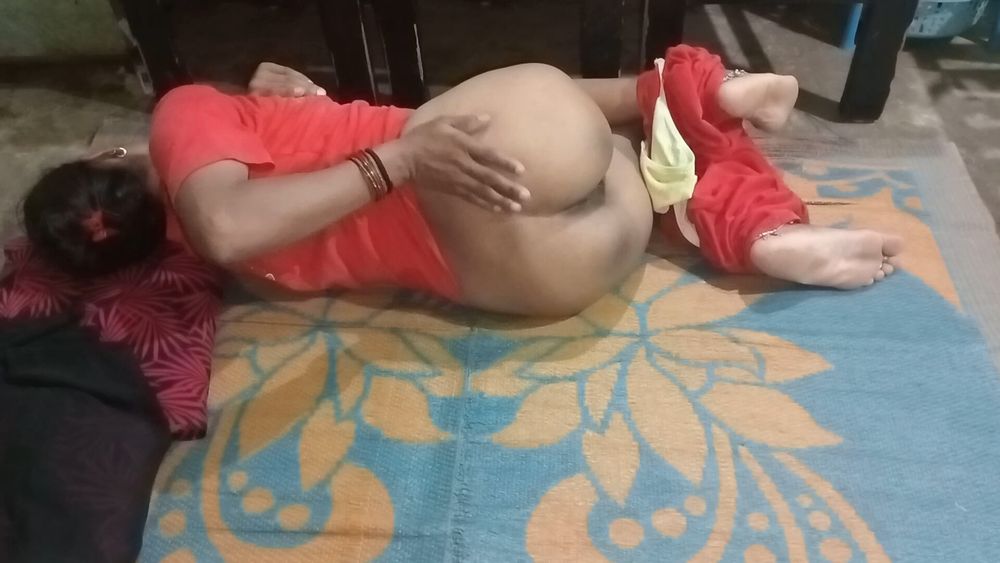 Badi gand wali bhabhi ne apne chutad khol kar dikhayen #15