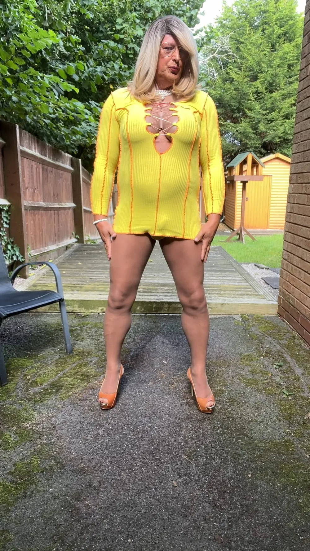 Crossdresser kellycd2022 in yellow bodycon dress and heels  #31