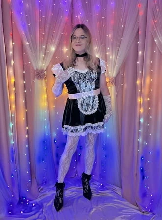 joanie maid in lace         