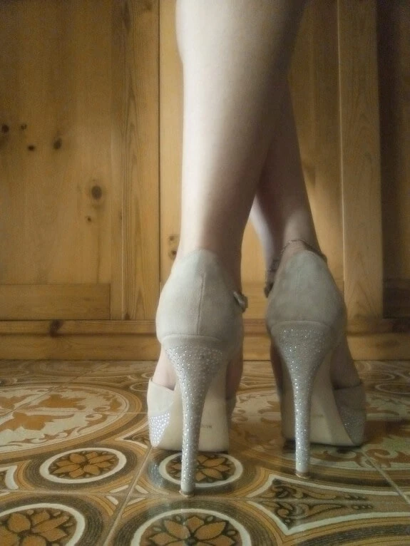 Sexy high heels and feet 💖 
