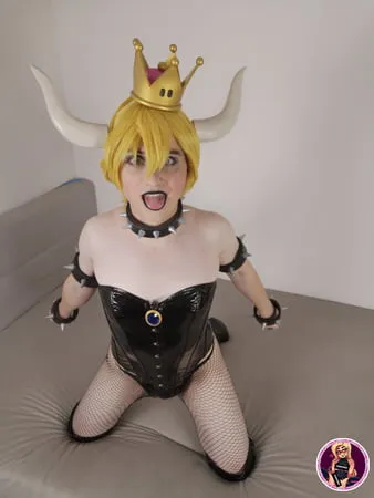 bowsette cosplay         