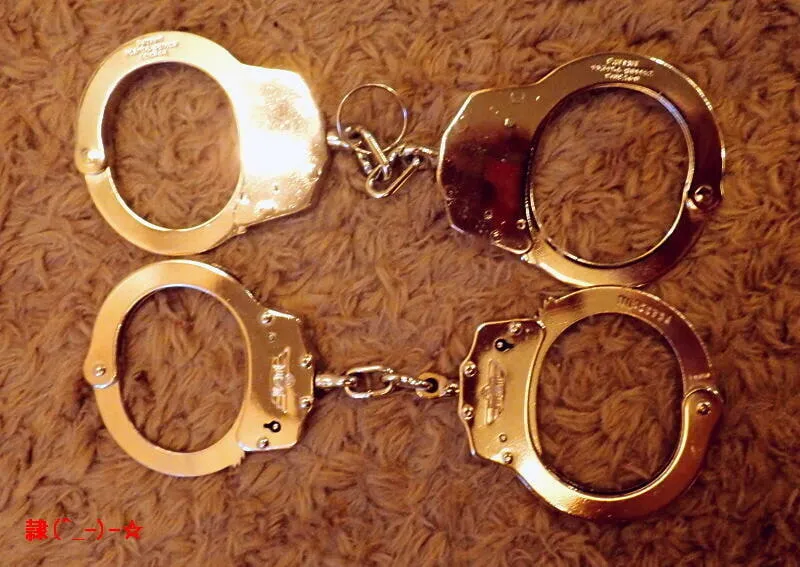 japanese crossdresser shemale handcuff metal device BDSM #2