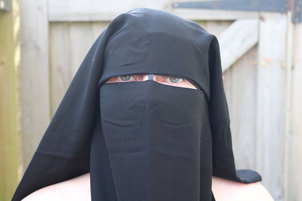 Niqab Flashing  nude in the yard #38