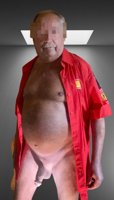 Tankwart gibt seinen Zapfhahn frei.