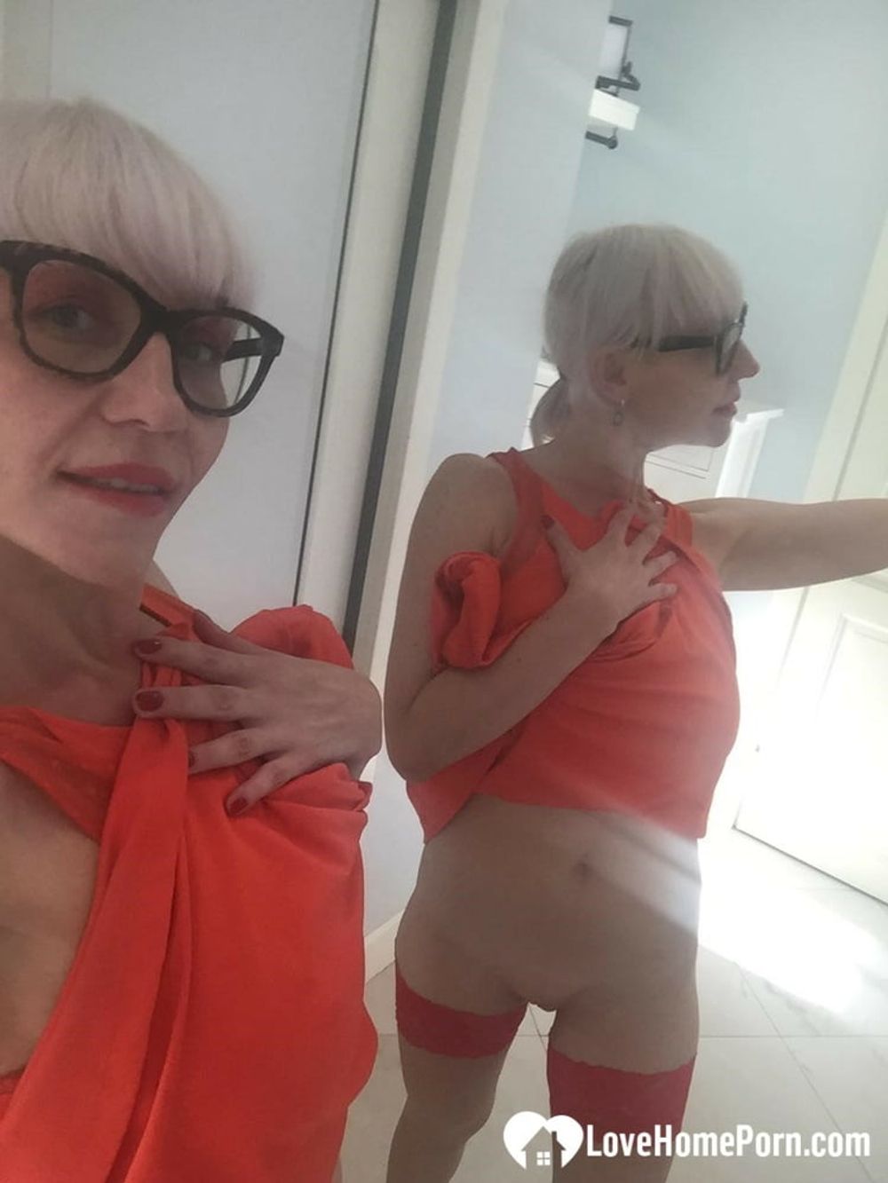 Blonde MILF with glasses teasing with nudes #4