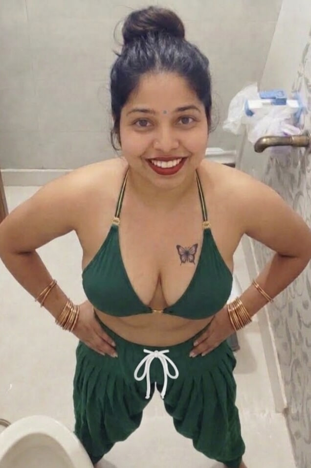 Hari bhari bhabi ki pic hari bikini me