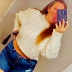 我穿着白色毛衣的照片，后来在里面抠逼