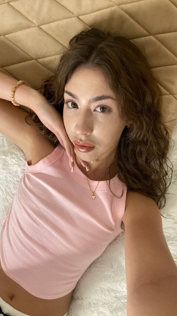 Emma Free Photos #19