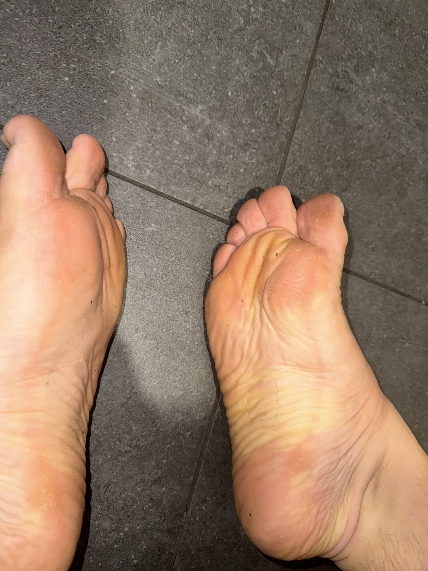 Naked Turkish feet at Work!
