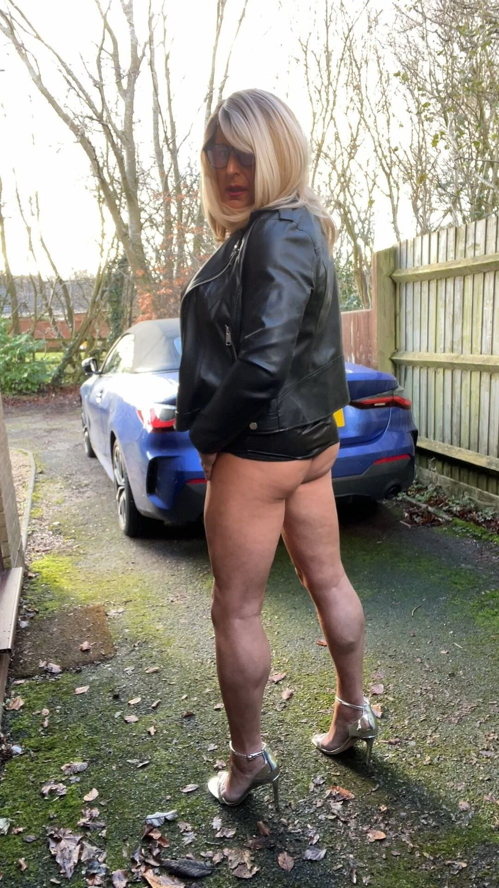 Amateur crossdresser Kellycd2022 sexy milf in pvc and heels  #8