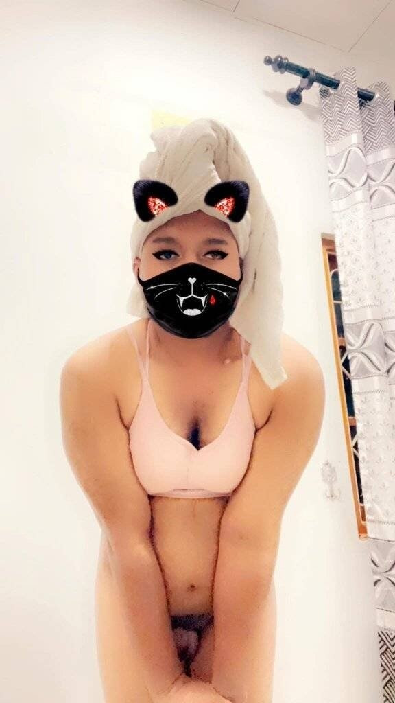 Sendiri Crossdress di rumah