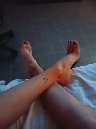 sexy footsie fun         